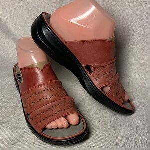 Propet Gertie Slide Leather Sandal. Size 8M(B)